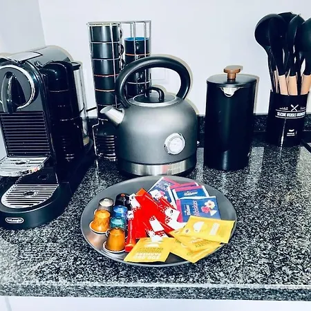 Charming 5bedroom With Gym,garden,parking&terrace-hol15