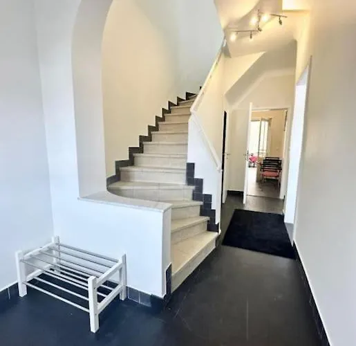 Charming 5bedroom With Gym,garden,parking&terrace-hol15